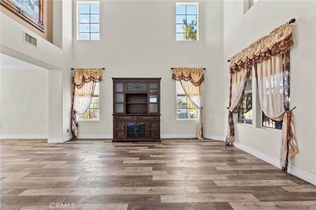 20310 Candice Court, Canyon Country, California 91351 home-pic-3